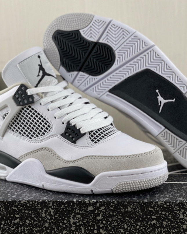 Air Jordan 4 - Military Black