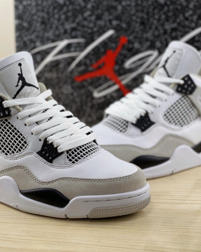 Air Jordan 4 - Military Black